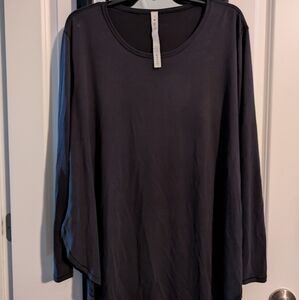 Black Lululemon Size 12 Long Sleeved Tunic Rounded Hem Top